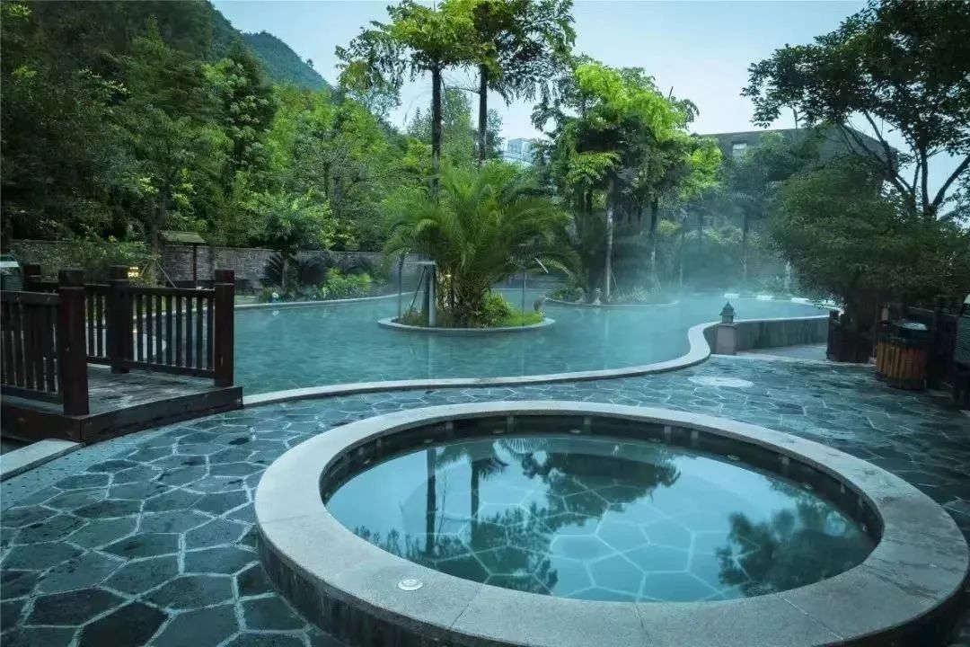 夜幕降临绵竹一座有温度的城市,绵竹是一个美丽的城市