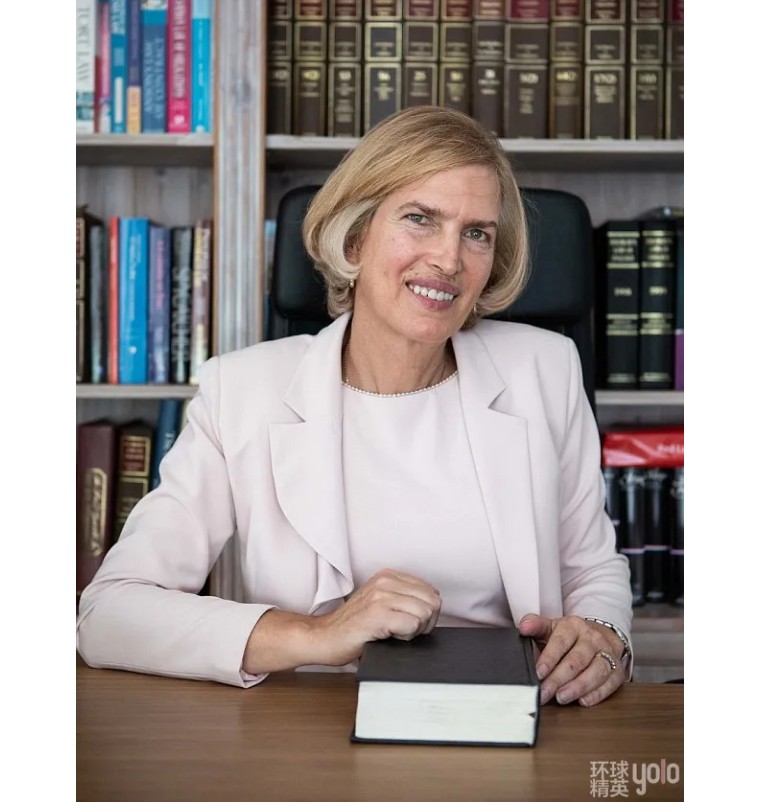 大律师富豪一生变性三次，只为寻找生命真谛，买城堡开始新人生