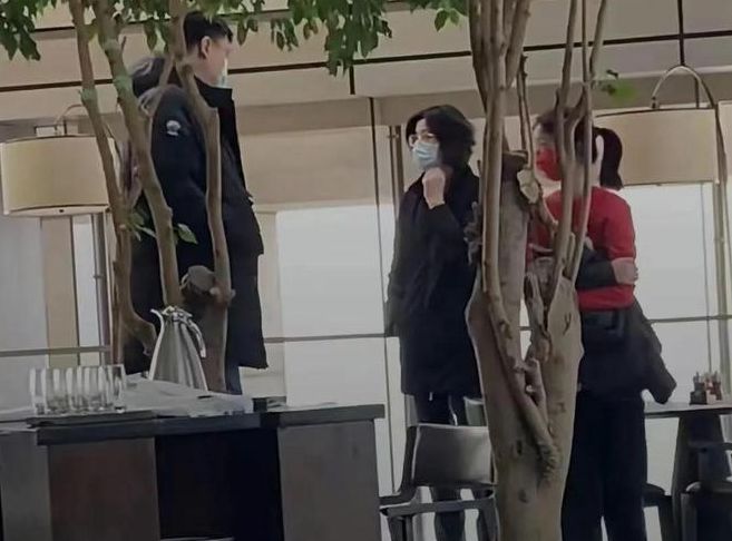 姚明一家三口照片同框,姚明一家三口现在身高