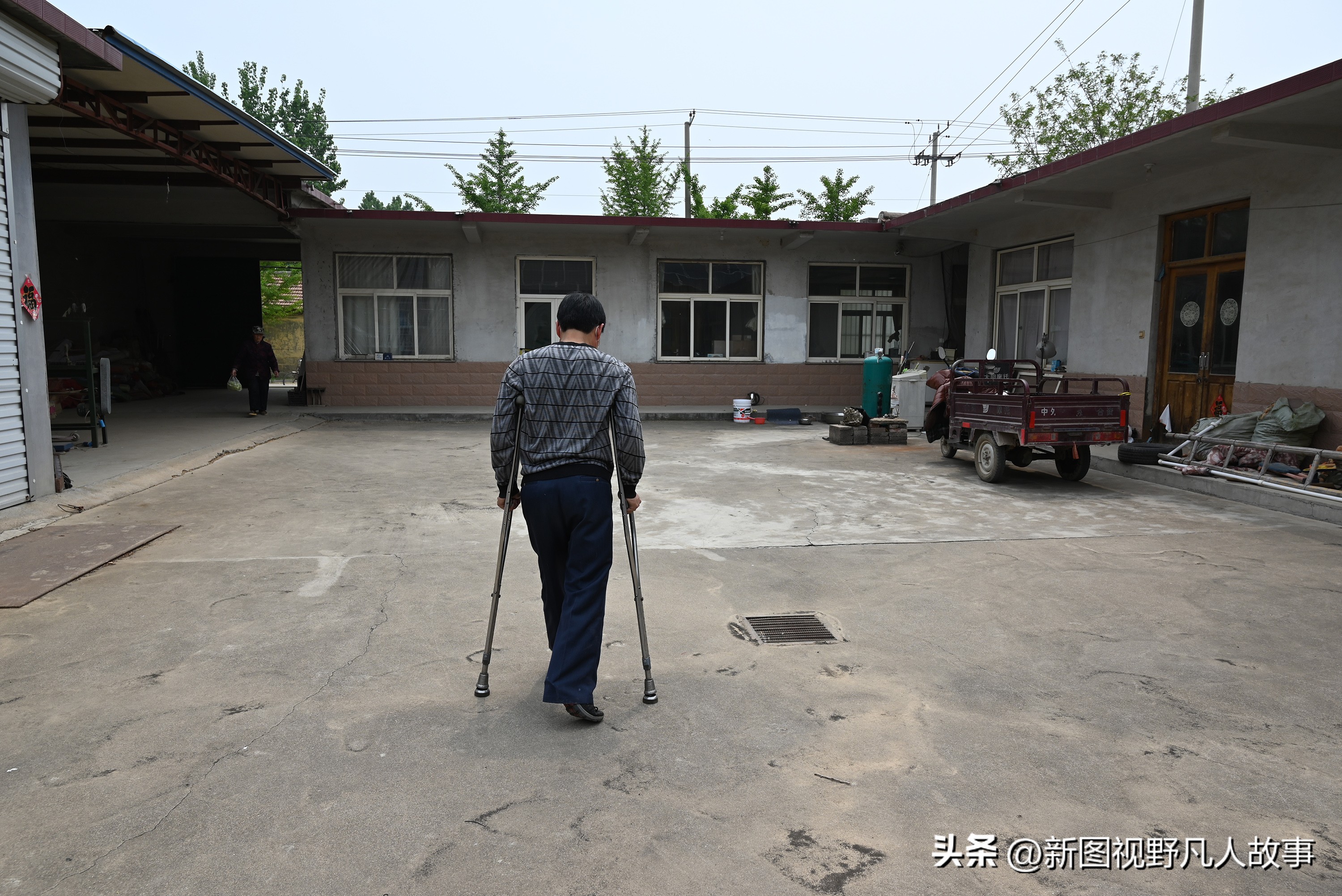他，3岁患小儿麻痹，拒绝“躺平”，拄拐打拼38年，实现财务自由