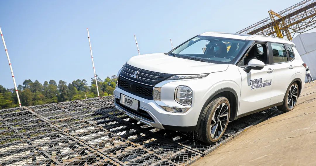 欧蓝德越野试驾视频,玩越野就应该去沙漠任你狂奔