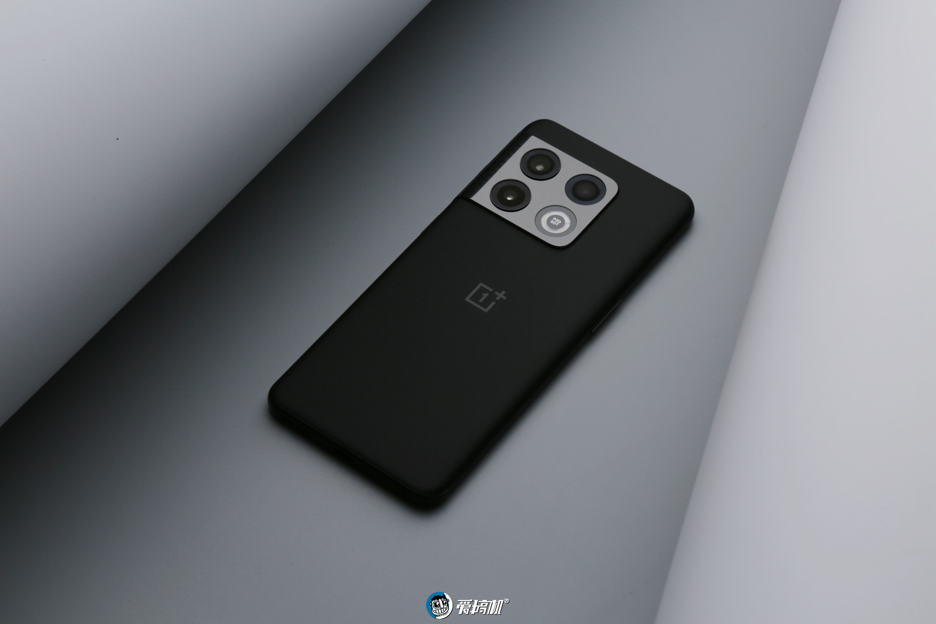 一加10pro对比苹果13,一加10pro和小米mix4