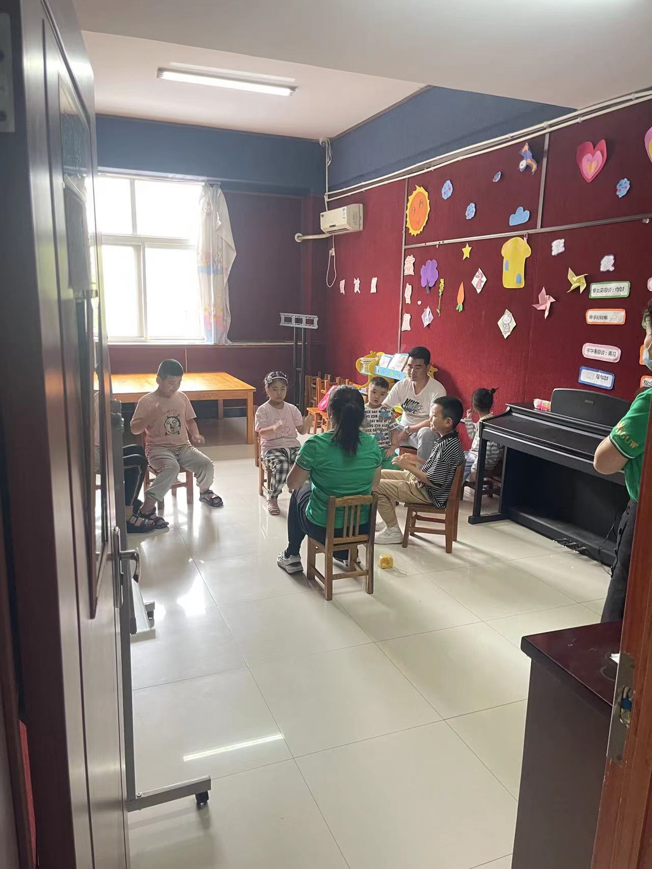 开展暑假公益活动，蚌埠第三实验学校孩子们走进阳光儿童康复中心