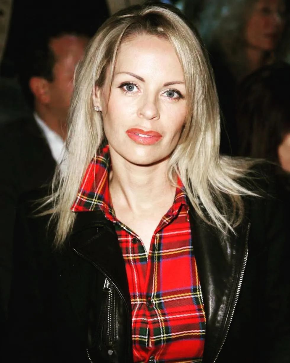 相爱20年不结婚，这对姐弟恋火了！网友：一物降一物，孤狼配悍妇