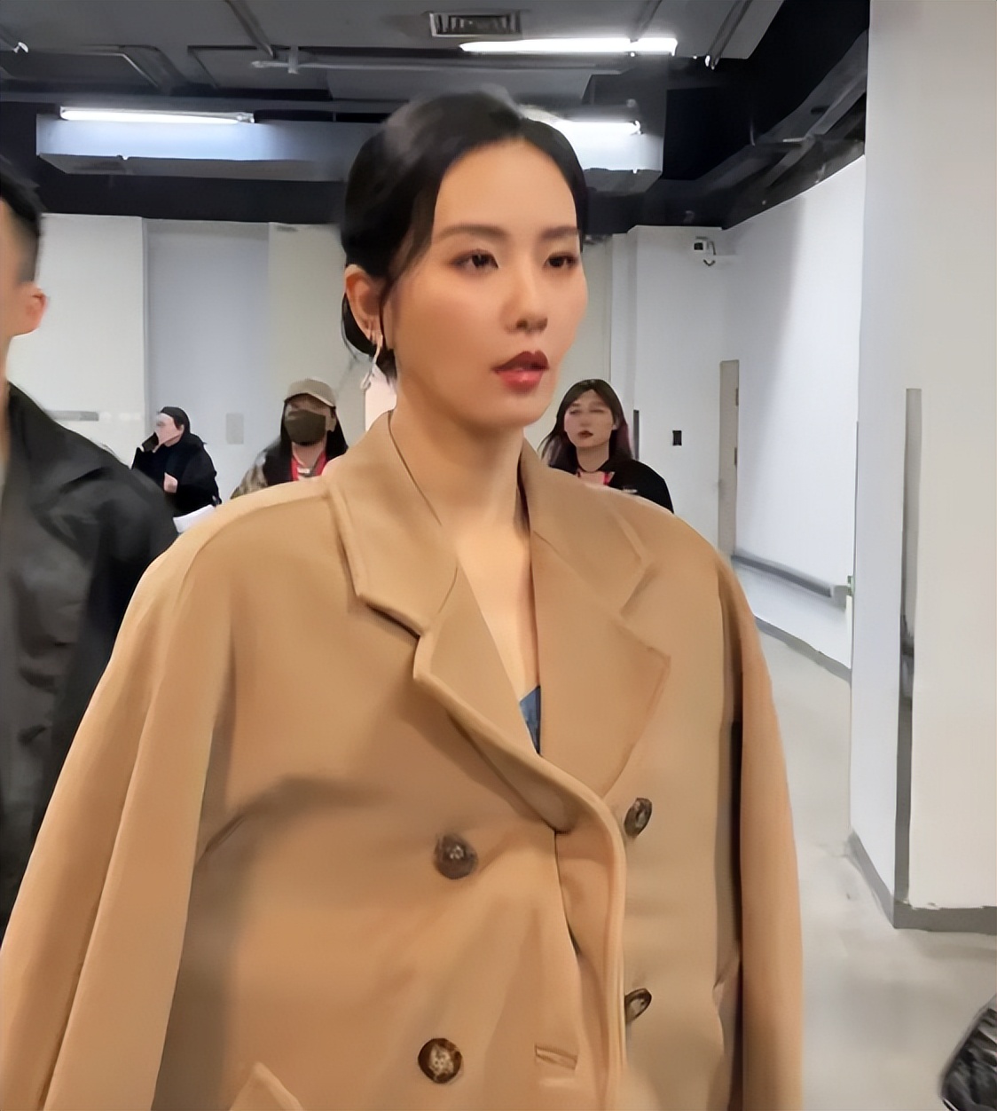 整容失败的女星蛇精脸,女星整容失败脸歪嘴斜