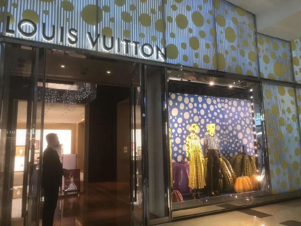 我为什么花100亿买一家披萨店,一个月3000买lv