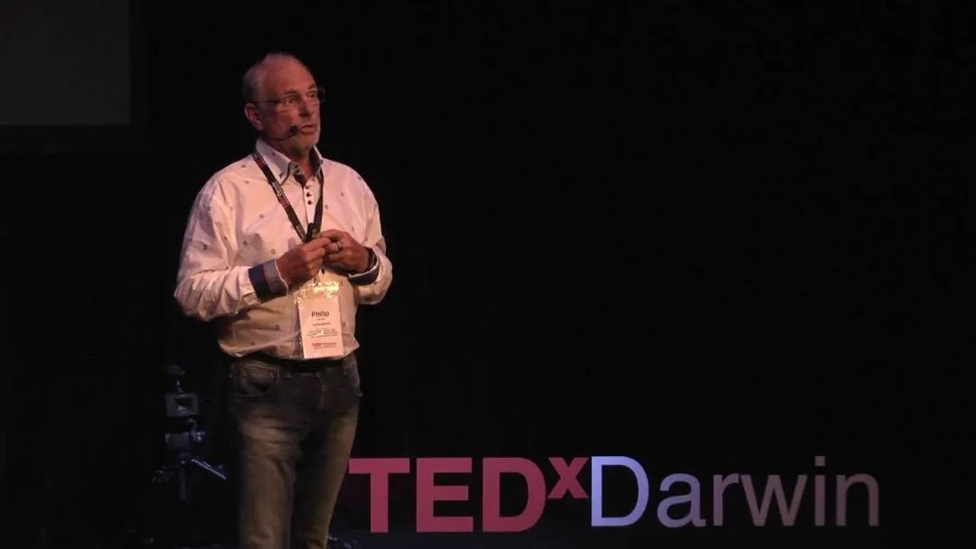 他设计了一个安乐死舱，30秒一键去世，能搬到任何地方