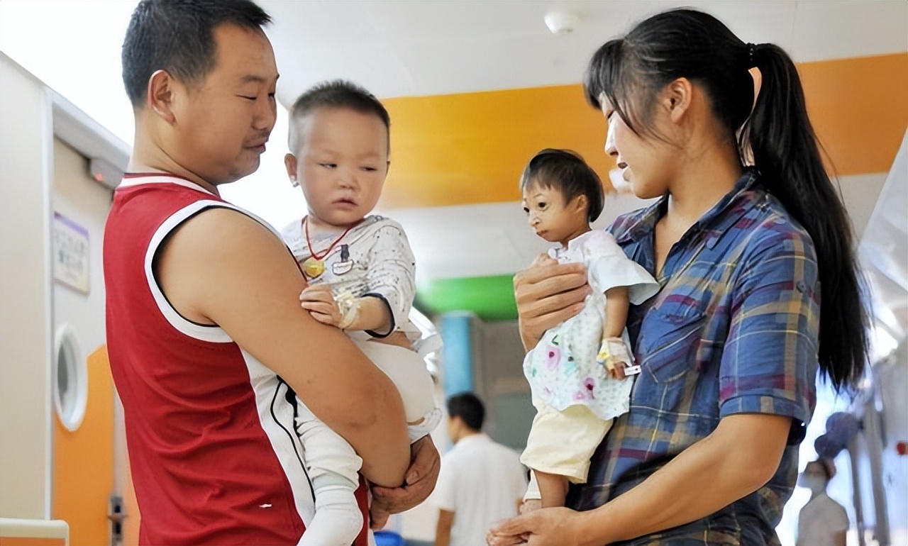 拇指女孩梁小小现状,拇指姑娘梁小小的妈妈长什么样