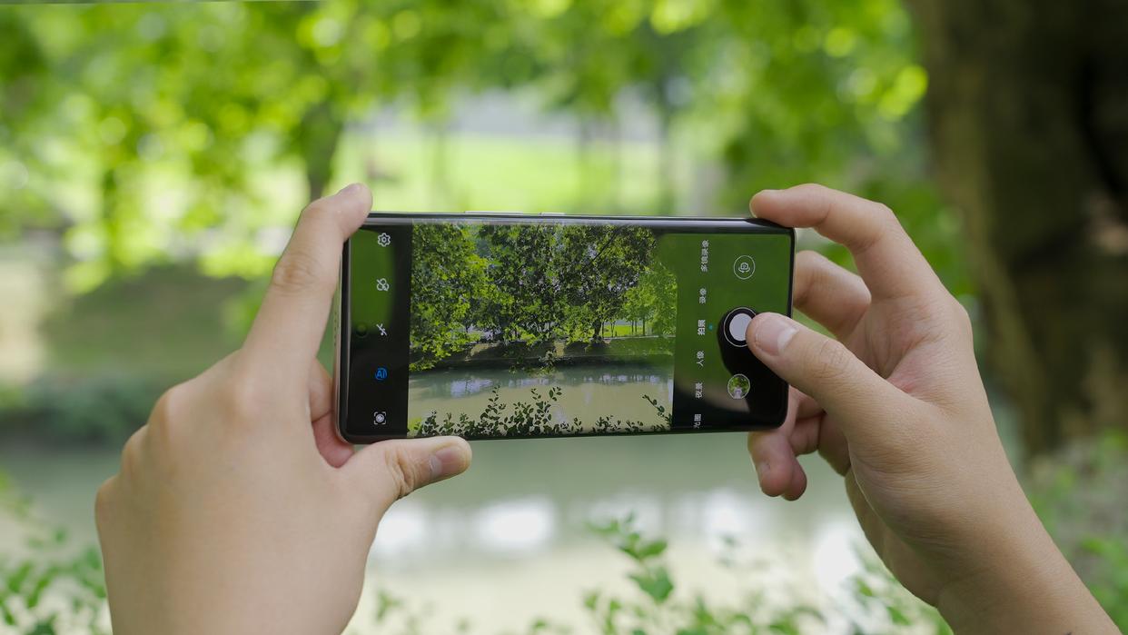 荣耀手机哪个系列最值得入手,荣耀手机现在哪一款最实惠最好用