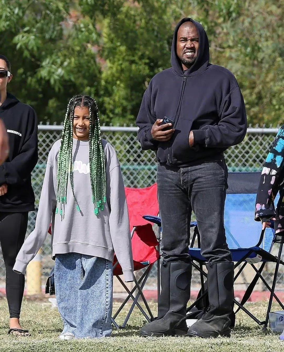 侃爷前妻卡戴珊,侃爷前妻卡戴珊穿搭