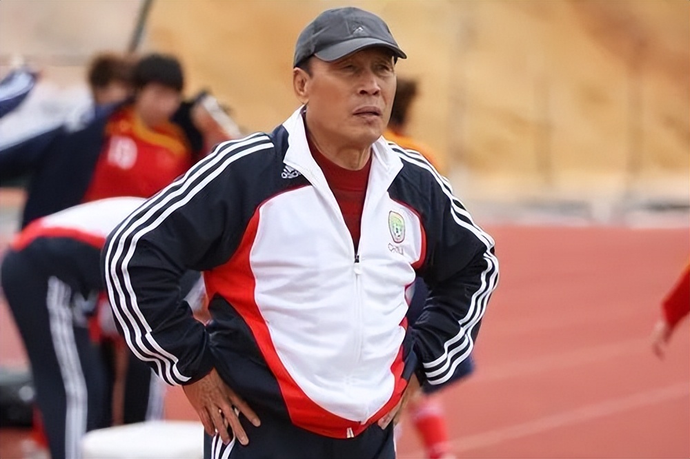 中国女足现任主帅是谁,中国女足历届主教练