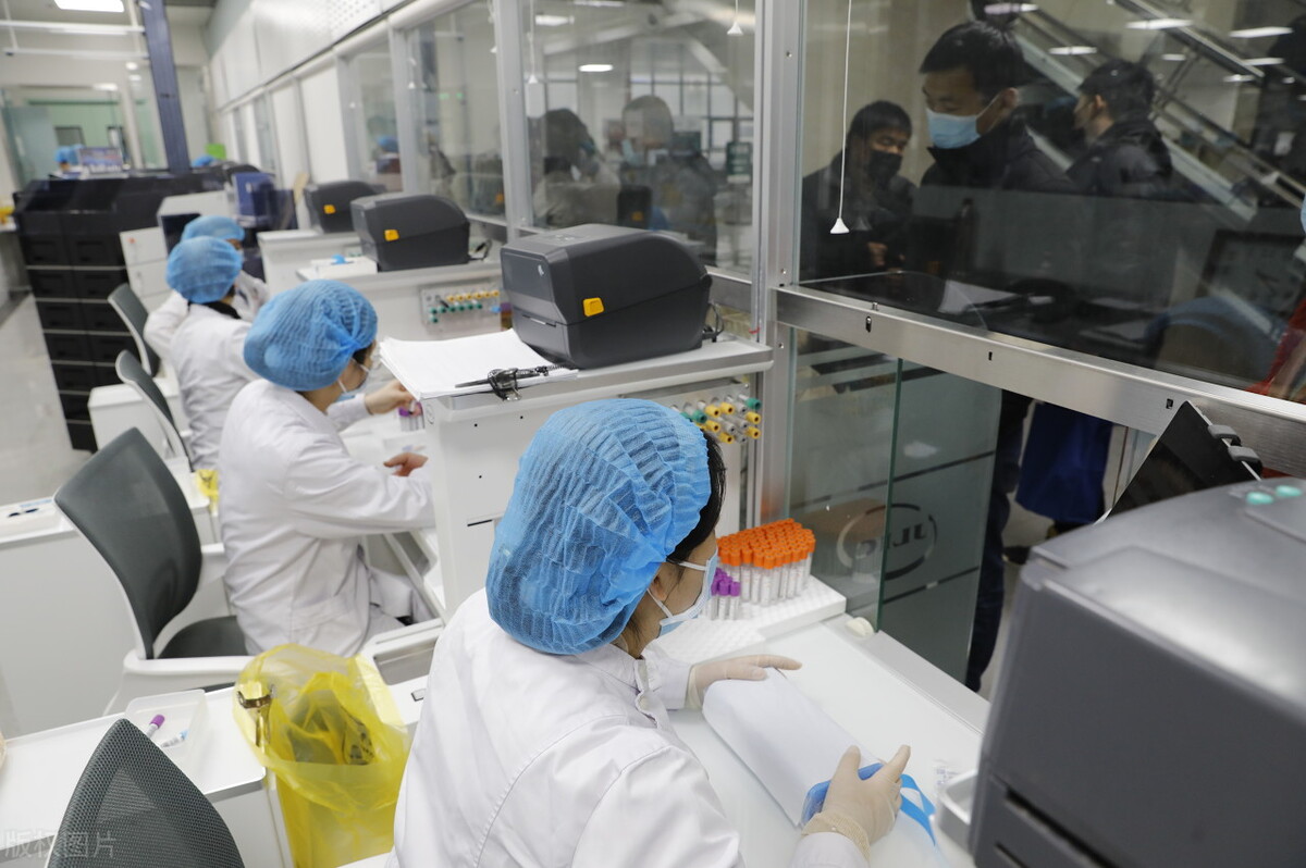 医院后勤行政权力与待遇比临床大得多，这不正常，必须改变！