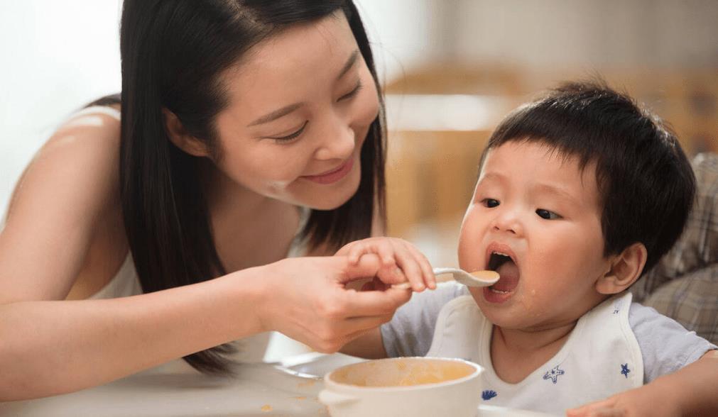 宝宝一岁半吃炒菜,宝宝一岁半了能吃什么样的大餐