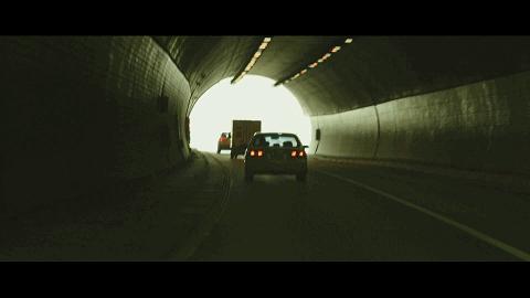 大部分的婚外情无非是寂寞的相遇,婚外的情最好的做法是放下