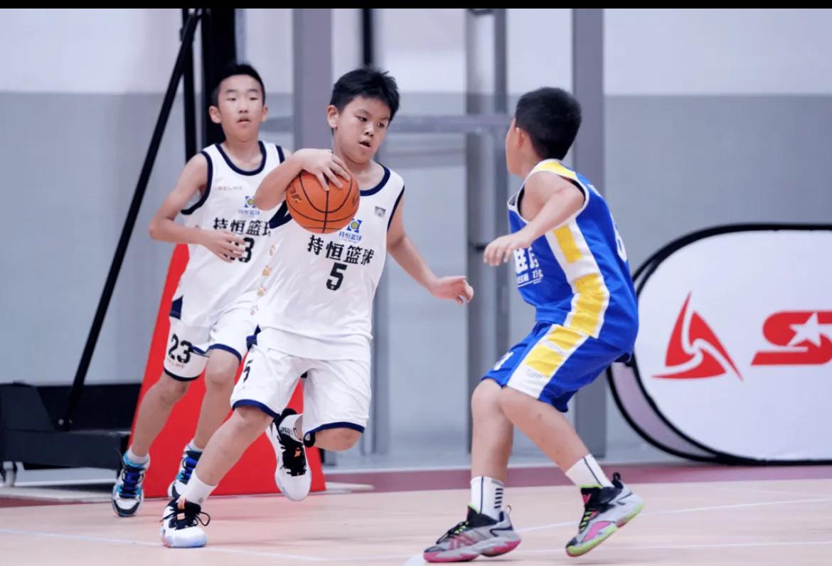 国足与村超,国足为什么没有中场