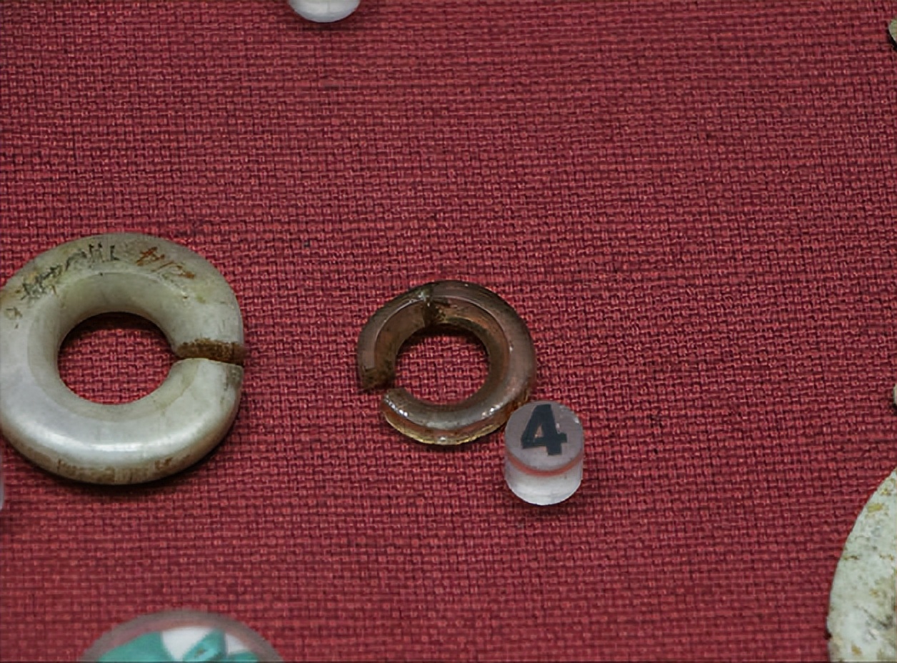 无瑕胜玉美至洁过冰清的意思,无瑕胜玉美