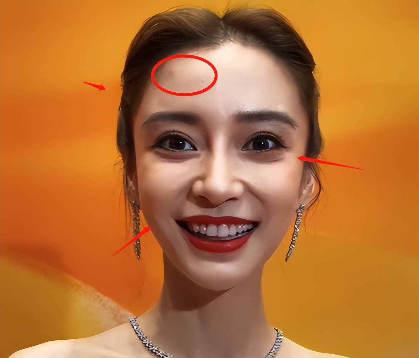 完美女神根本不存在！死皮、黑头、痘痘、毛孔…怼脸暴露真实颜值