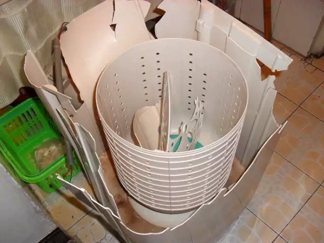 江西女子洗羽绒服，5秒后一声巨响洗衣机爆炸，真正原因找到了