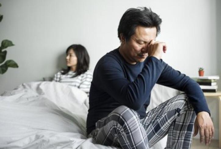 11年，上海女孩结婚生母送套房，养母出席婚礼，男友反对：她不配