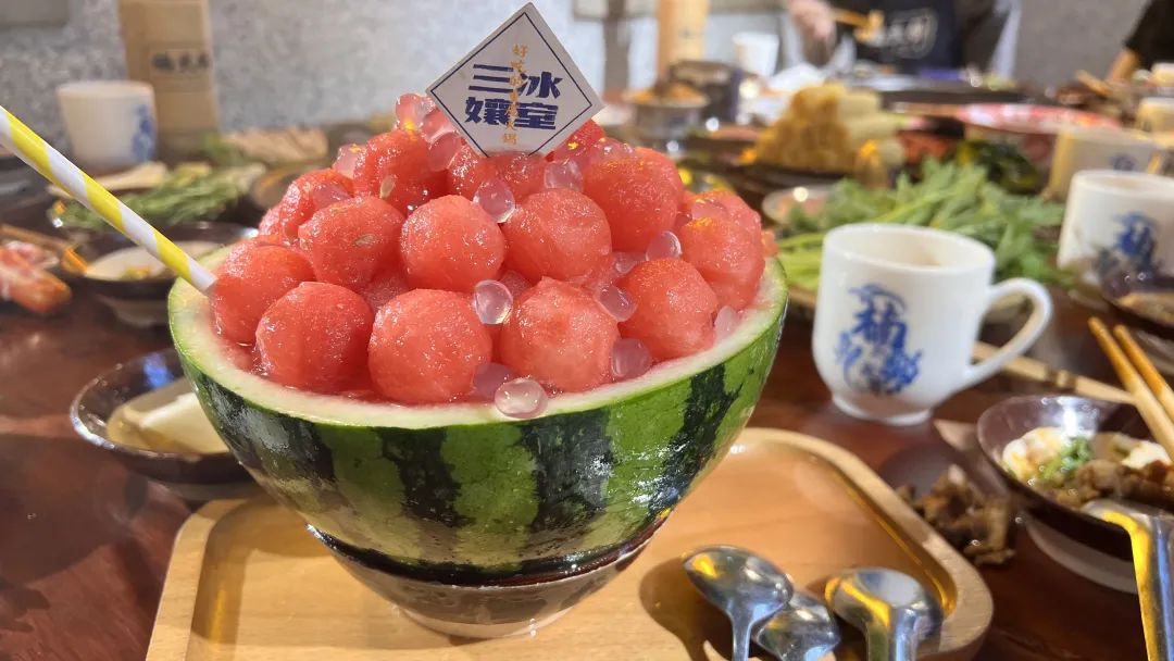 今年冰淇淋爆款,巨大型冰淇淋