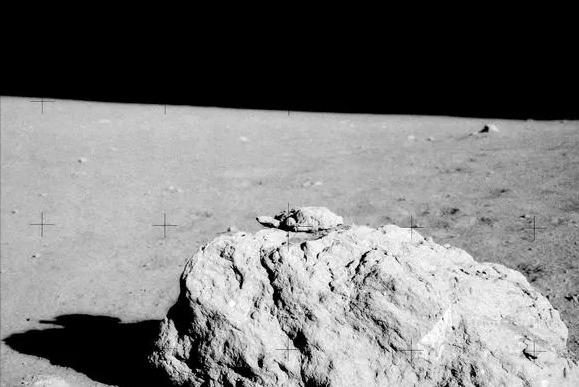 我国科学家为您解密月球神秘事件,霍金谈月球事件