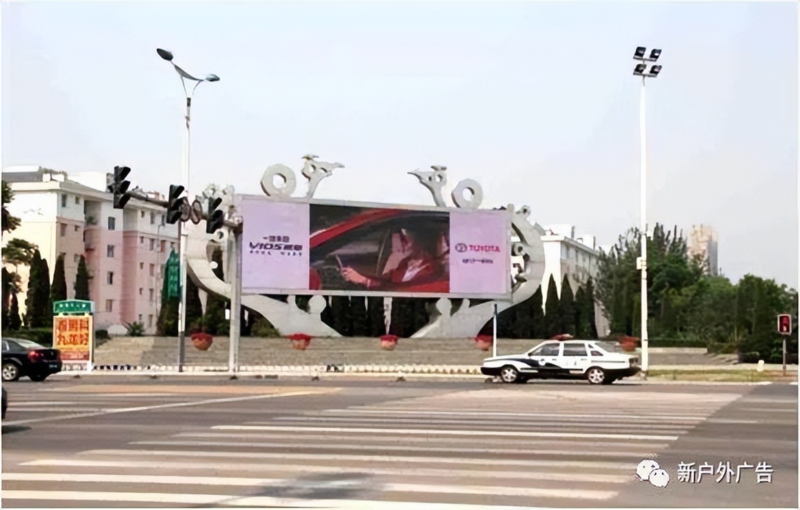 2023户外广告预算怎么投？投沉浸式地标大屏融合商业与艺术！