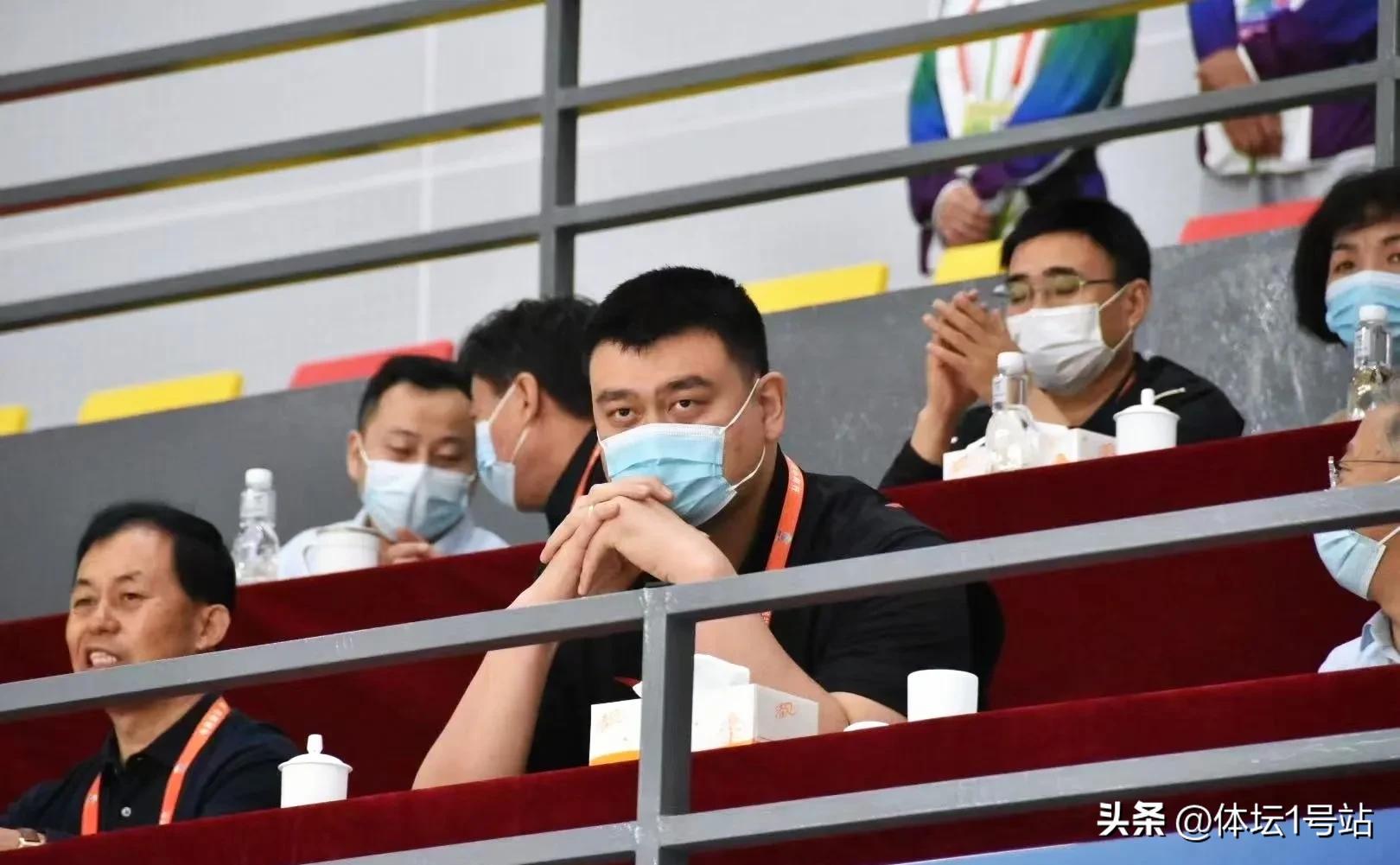 嫁给2米26的巨人姚明是什么感觉,嫁给姚明