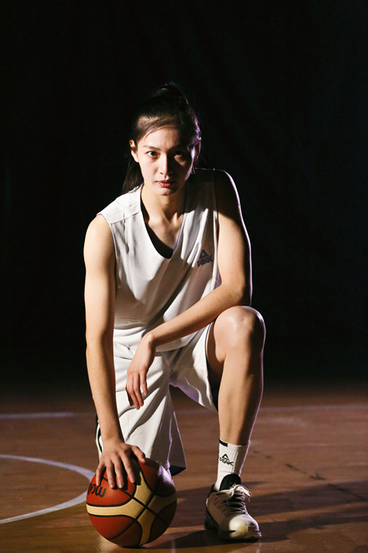 中国女篮王思雨照片好看一点的,徐杰和张茹王思雨身高啥关系