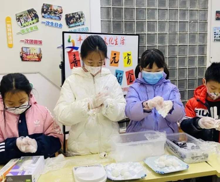 猜灯谜赢花灯趣味闹元宵,元宵节当然少不了做花灯猜灯谜