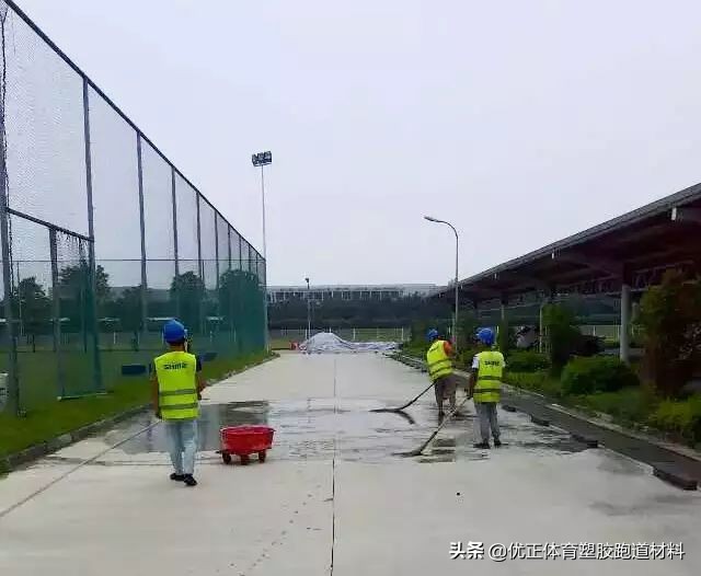 透气型塑胶跑道工艺流程,透气型塑胶跑道翻新