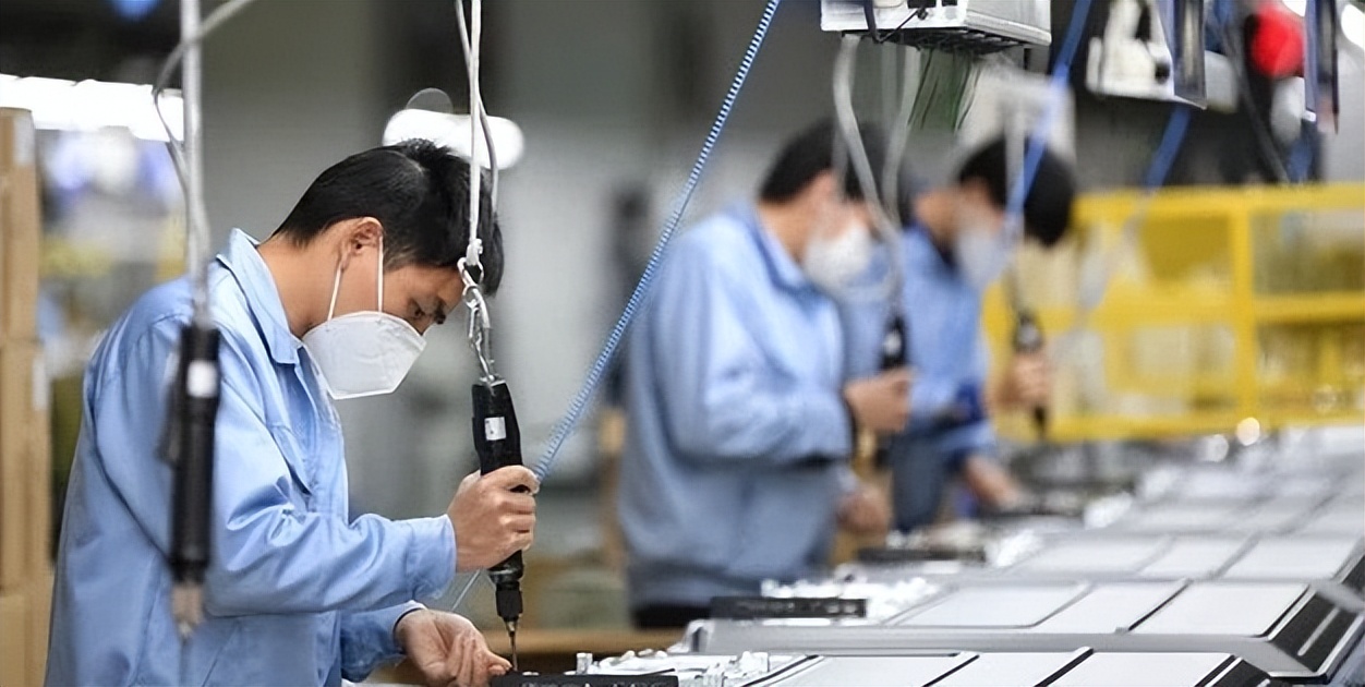 越南用神曲“入侵”中国背后，他们真能弯道超车吗？