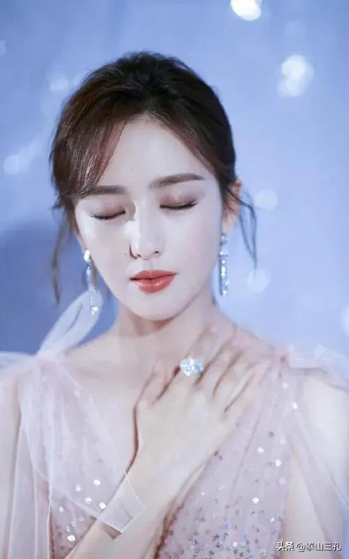 花开半夏如诗如画的下一句,花开半夏如诗如画完整版