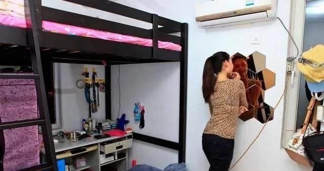 女大学生在宿舍生宝宝,女大学生在宿舍生下女婴