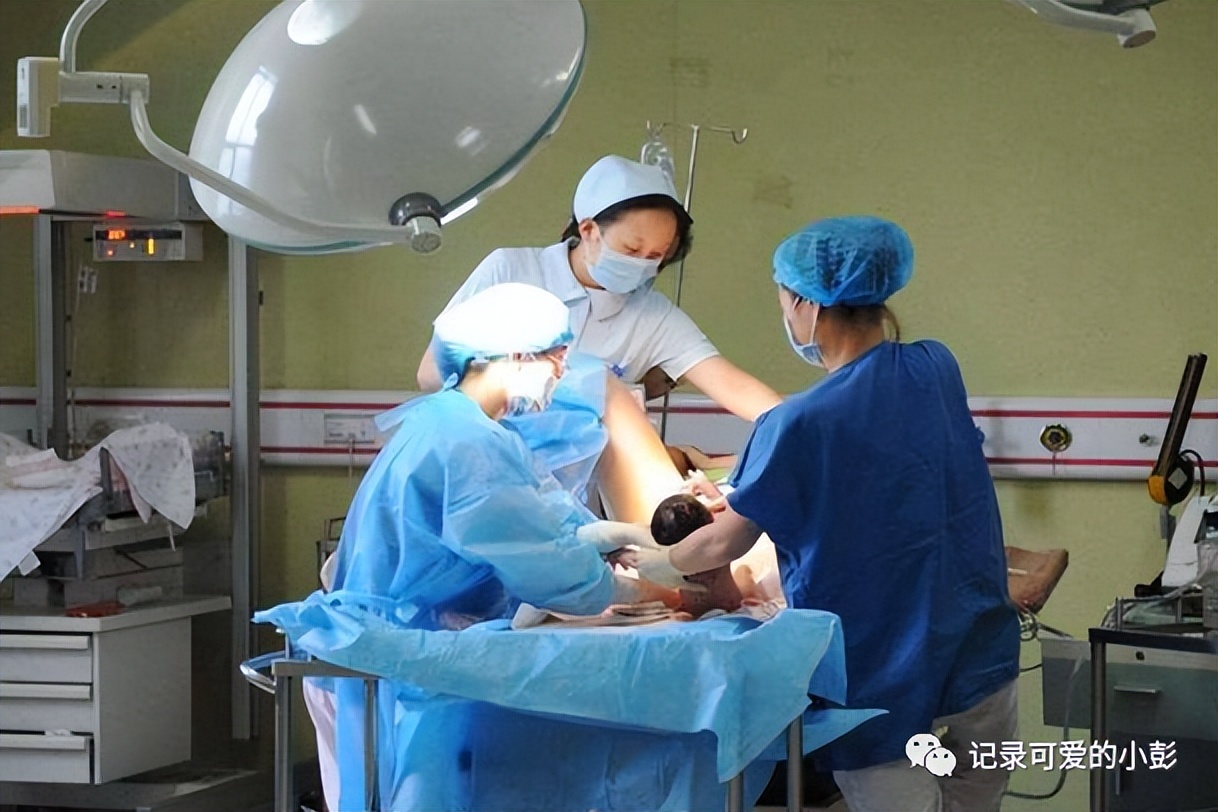 32岁宝妈生二胎子宫掉出来了,孕早期掉出肉球