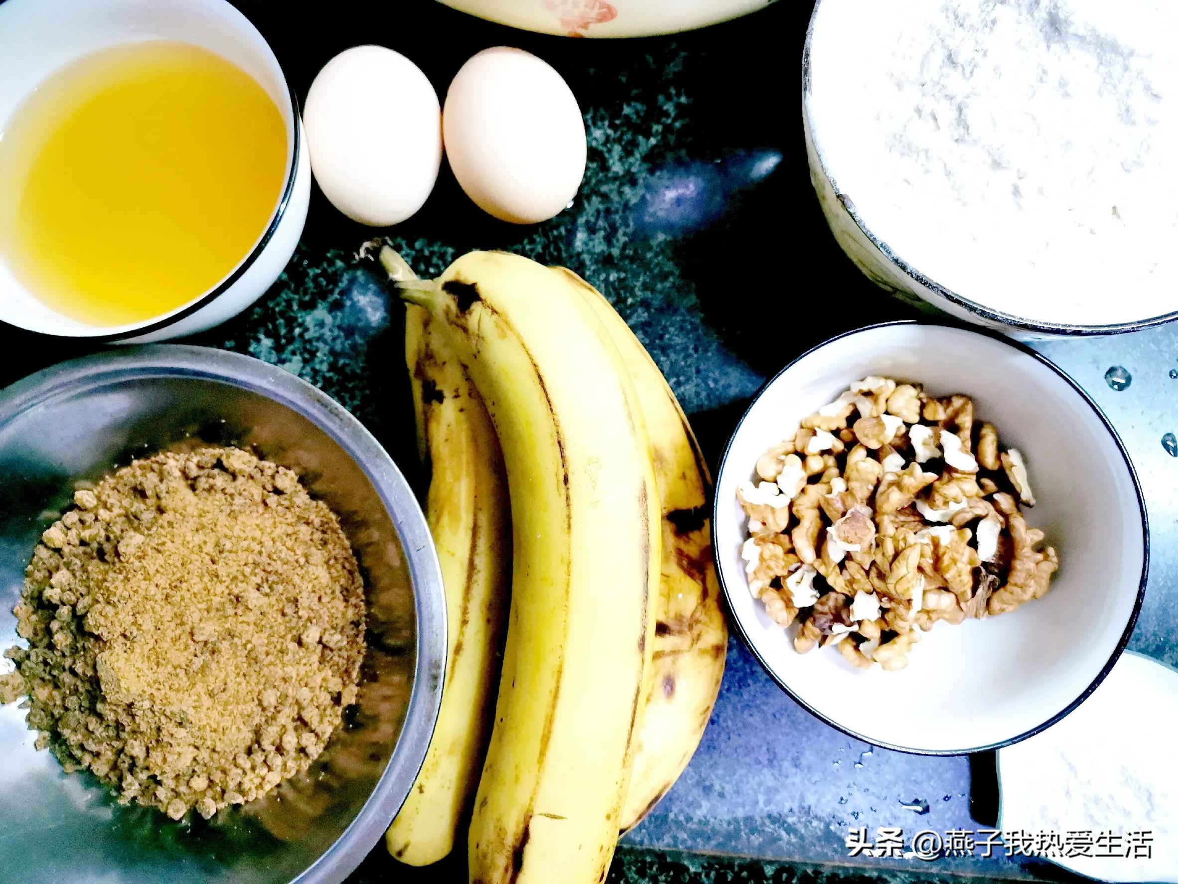 小蛋糕面包制作教程简单又好看,少糖少油香蕉蛋糕的家庭做法视频