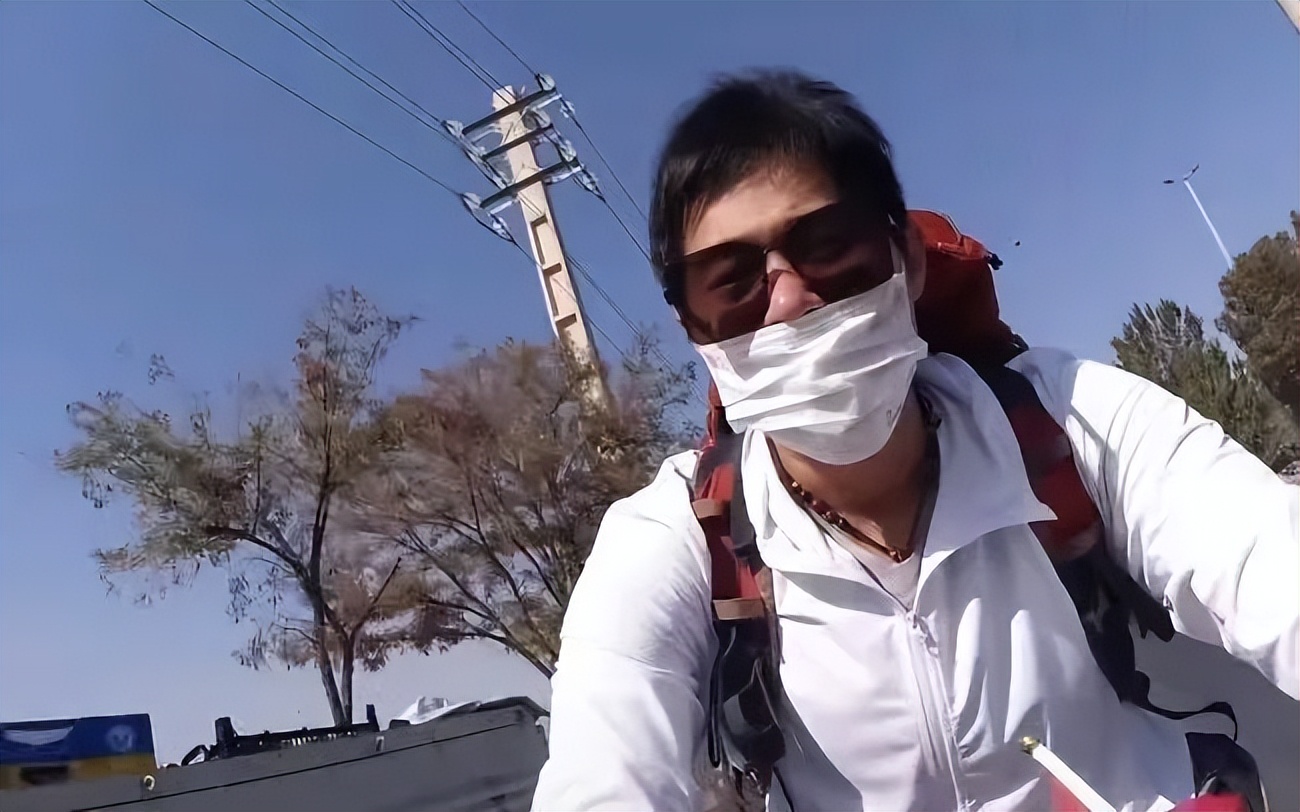 中国小伙徒步环球世界,中国小伙骑行2000公里到达卡塔尔