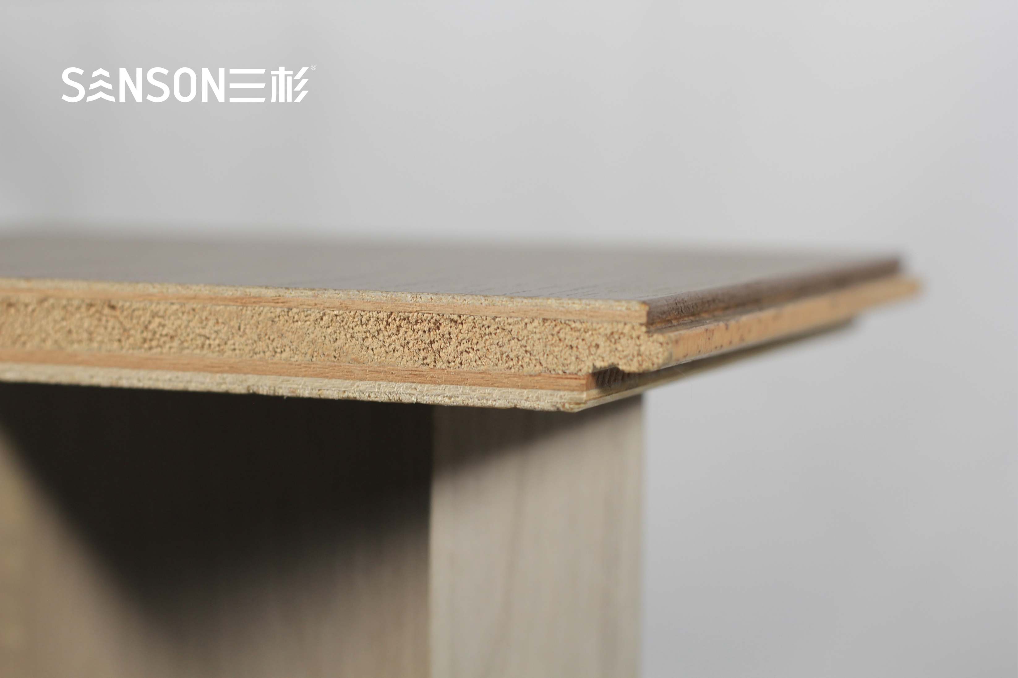 新三层实木地板和多层实木哪个好,三层实木地板价格不等