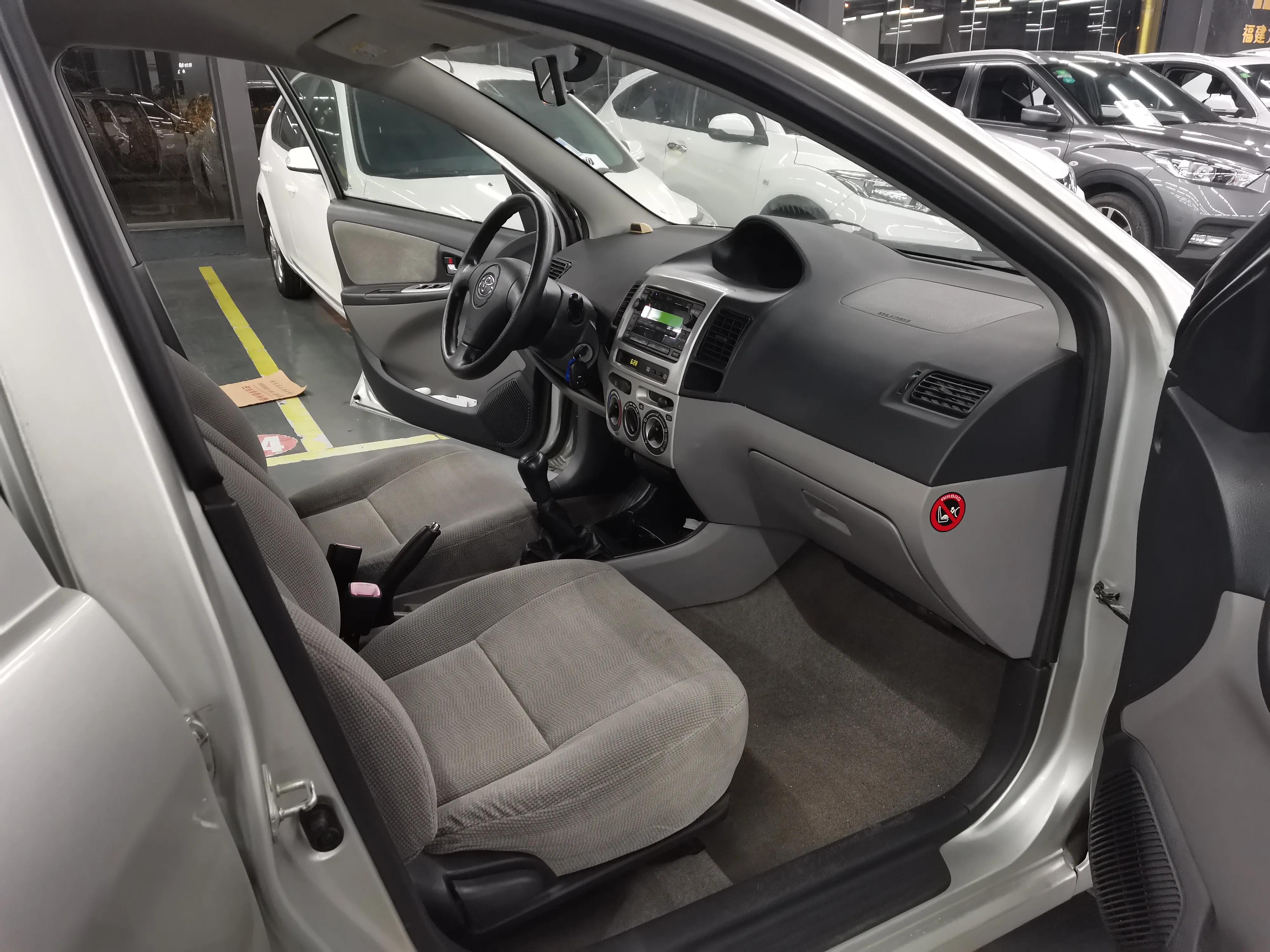 丰田威驰14年手动1.5,三年的丰田威驰1.5手动多少钱