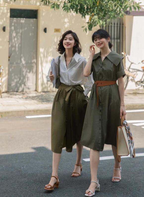 衬衫搭配牛仔裤简约时髦,衬衫如何搭配阔腿牛仔裤女士