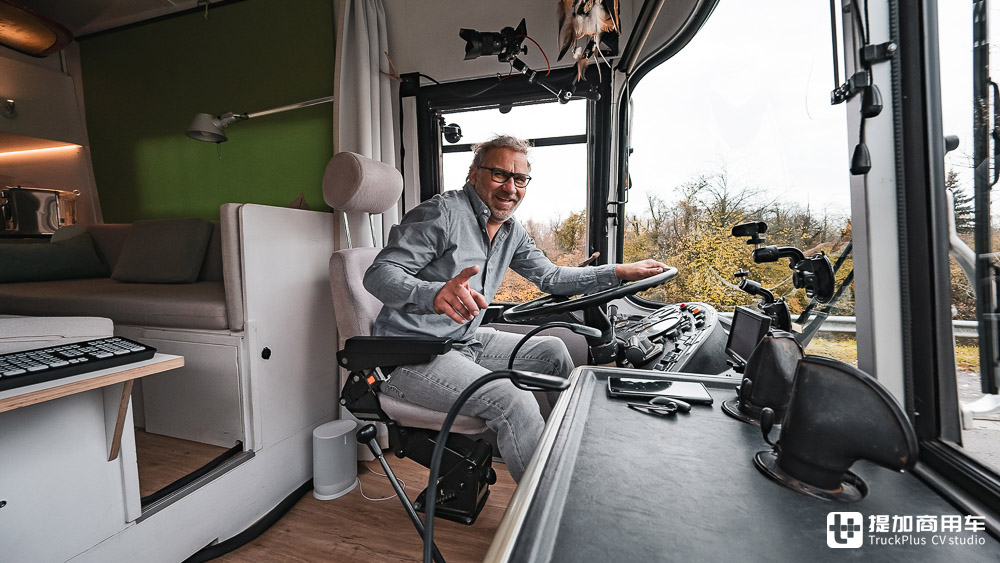 大巴变身移动办公室，德国IT男改装的赛特拉S 410 ESK巴士真惊艳