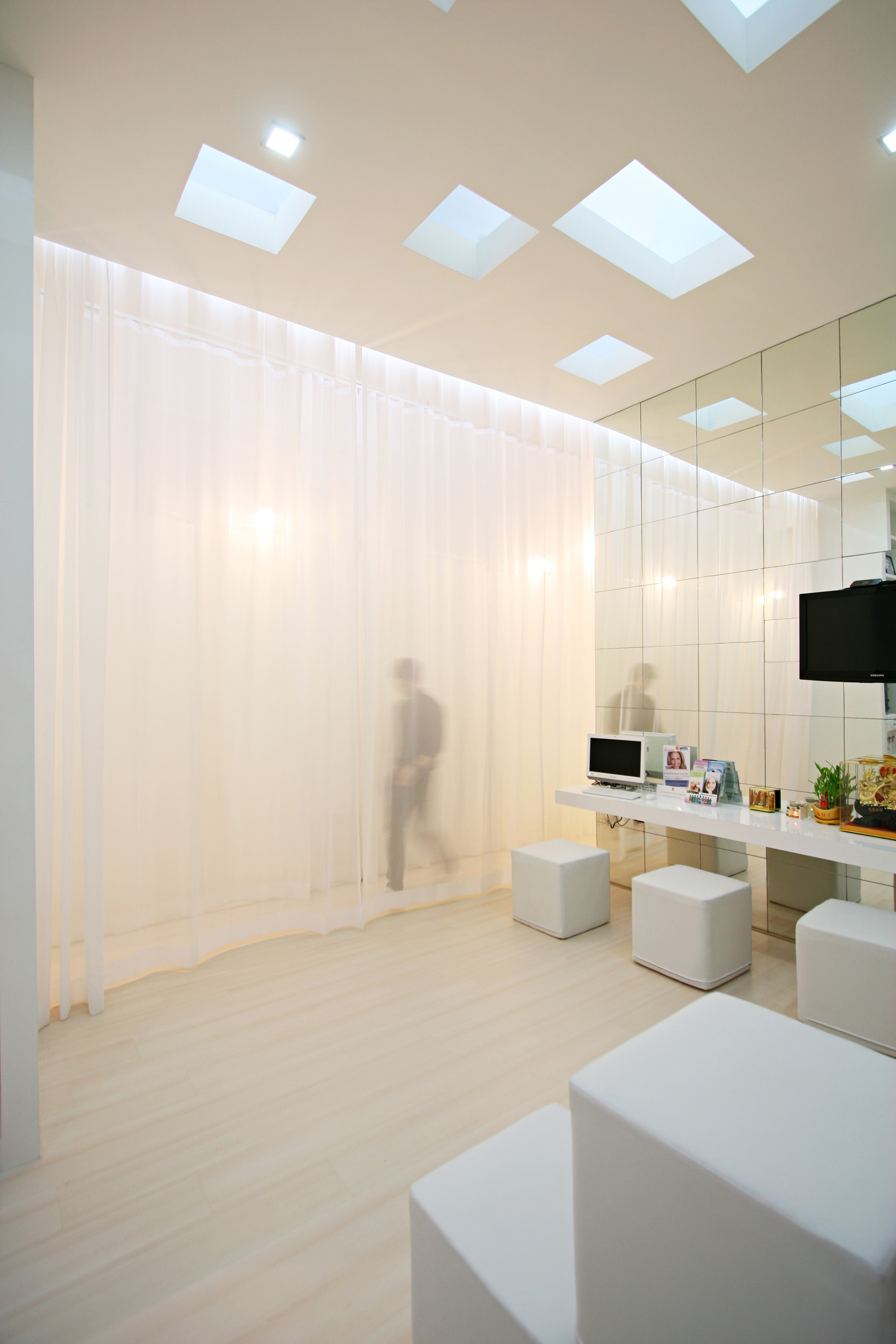 口腔诊所设计空间｜以白的简洁，描绘有质感的空间设计