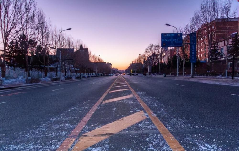 老人捡弃婴考上清华父母认亲,女子捡到弃婴7年父母找到