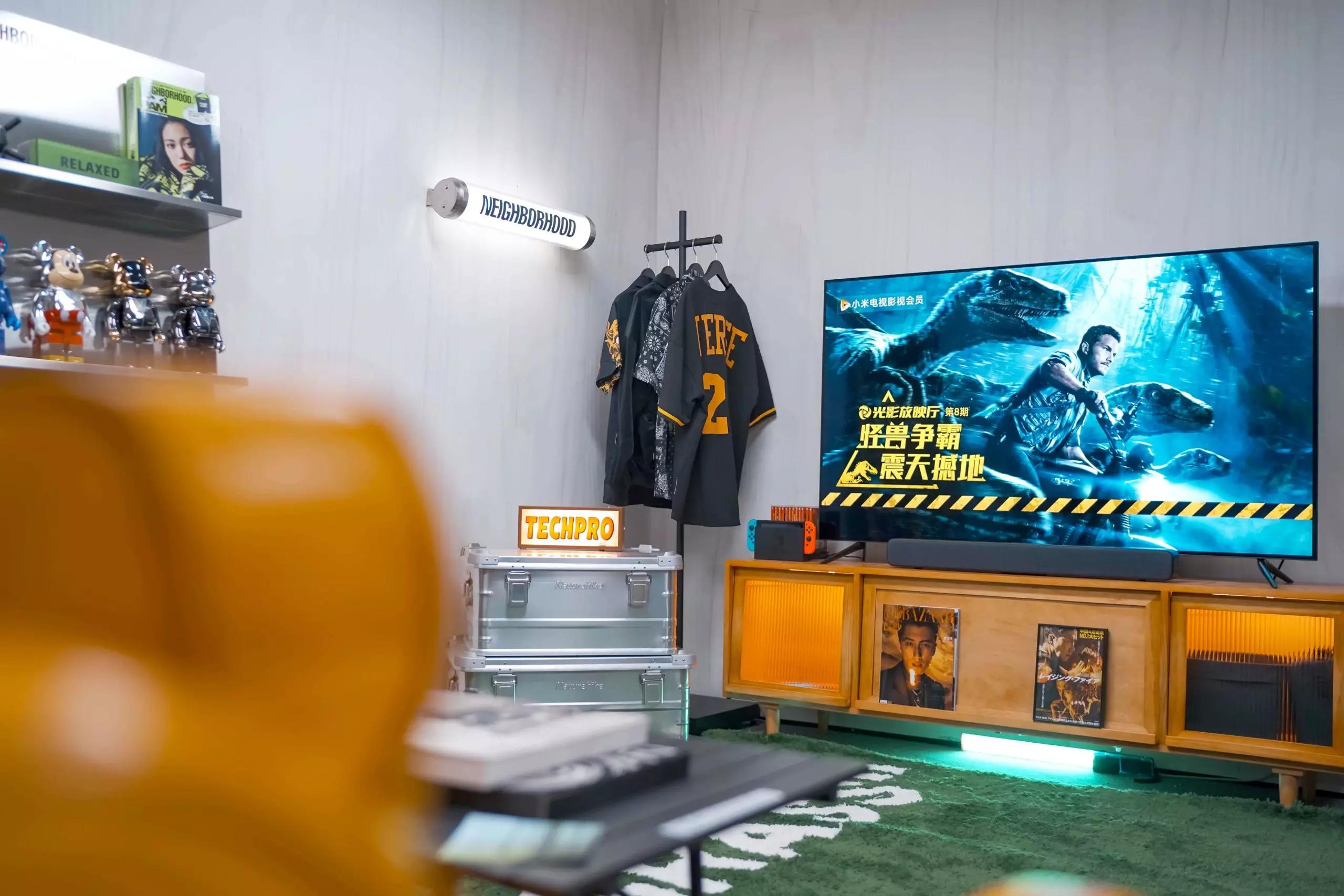 小米6oled55寸电视效果图,居家看电视氛围