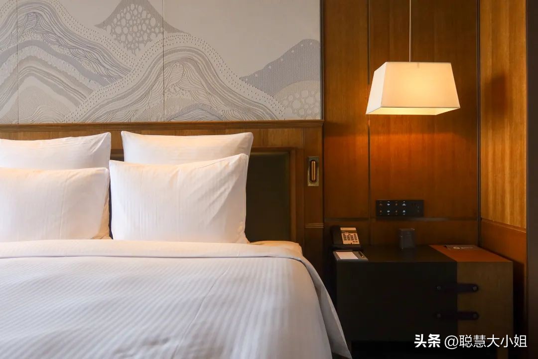 昆明旁边的小城，有山有湖好舒服