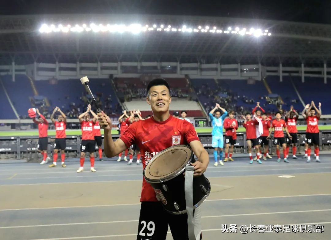 用胜利祝高考学子梦想成真亚泰多点开花主场4比1胜深圳队