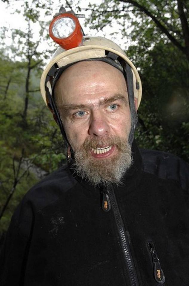 女子洞穴生活数百天回归,女子70米洞穴生活500天