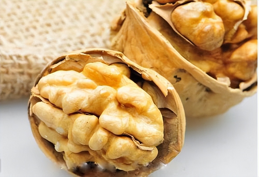 白发不可怕重要的是要选对方法,白发要吃什么才会转黑