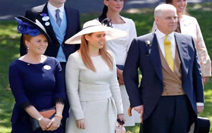 1992年,英国王室曝出丑闻:37岁富商吮吸着33岁王妃的脚趾