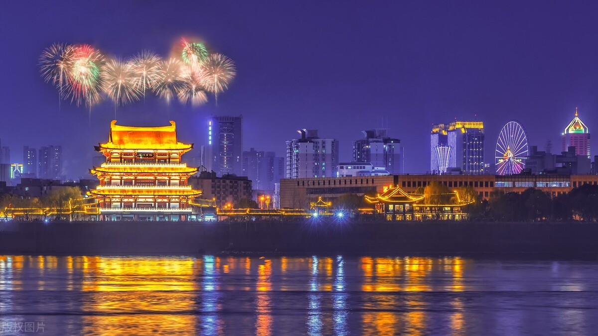 长沙国金中心网红打卡公仔雕像,湖南长沙网红打卡旅游景点