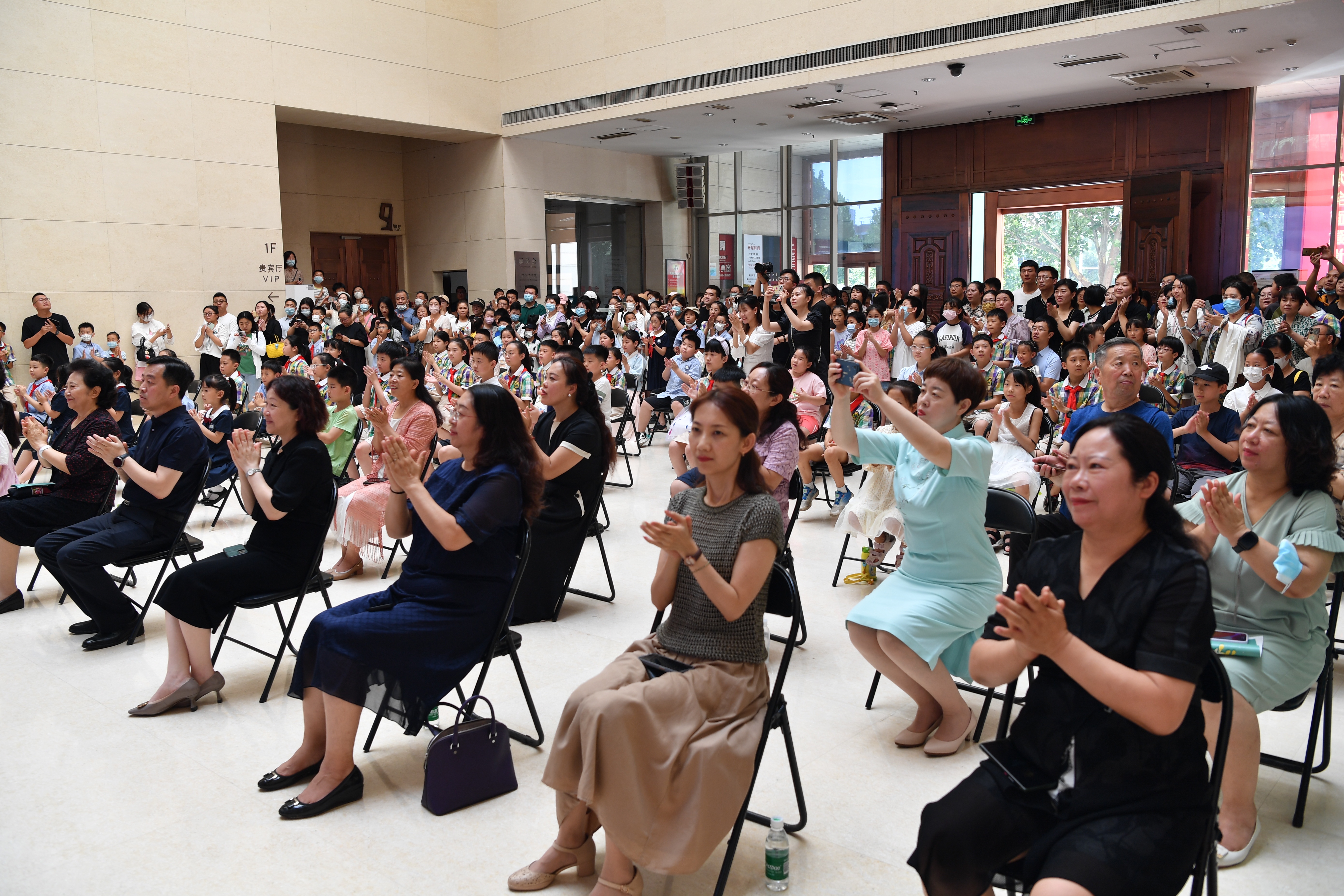 “大美东风”——石家庄市东风西路小学美术作品展开幕啦！
